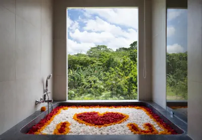 Flower Arrangement Suite Room with Lagoon View