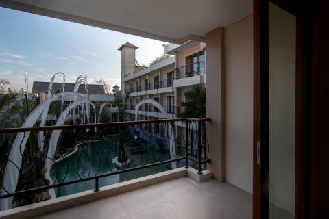 Deluxe-lagoon-view-13